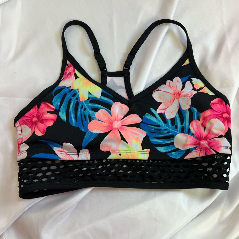 Victoria's Secret PINK Ultimate Lightly Lined Bralette, size Medium